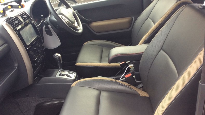 内装後方シート