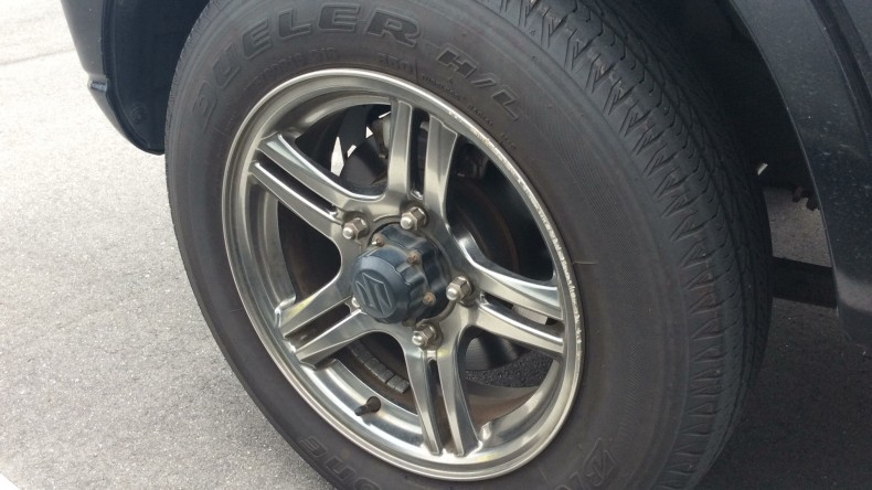 タイヤホイール前