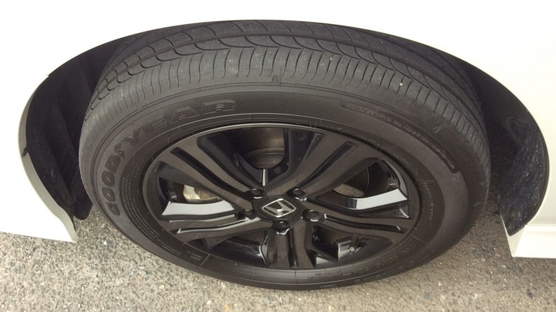 タイヤホイール前