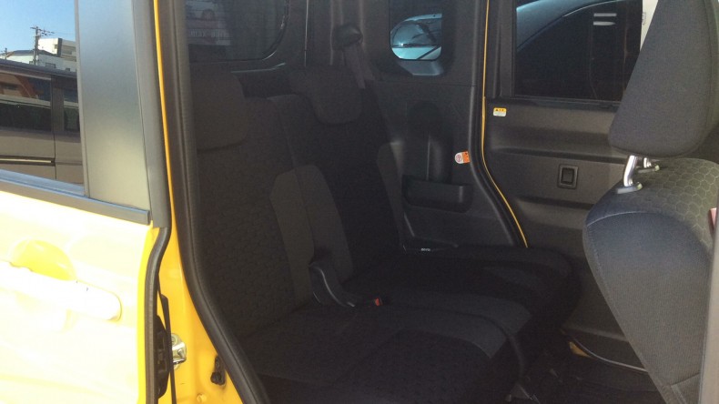 内装後方シート