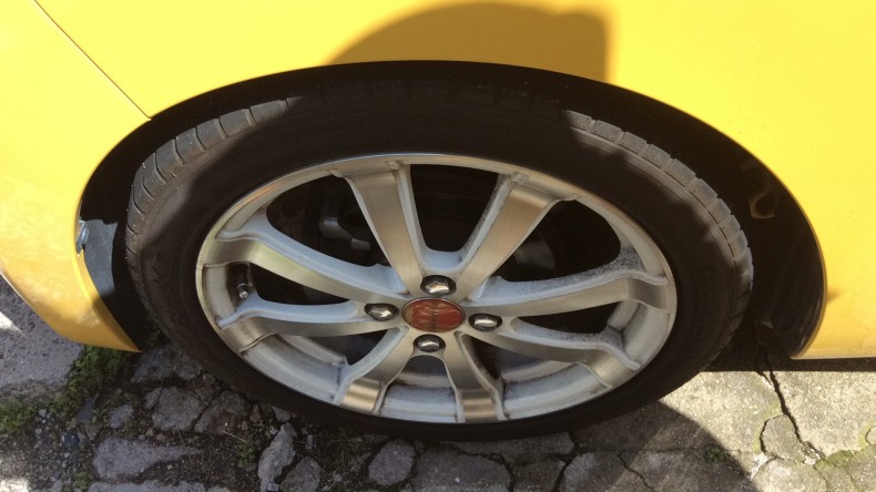 タイヤホイール前