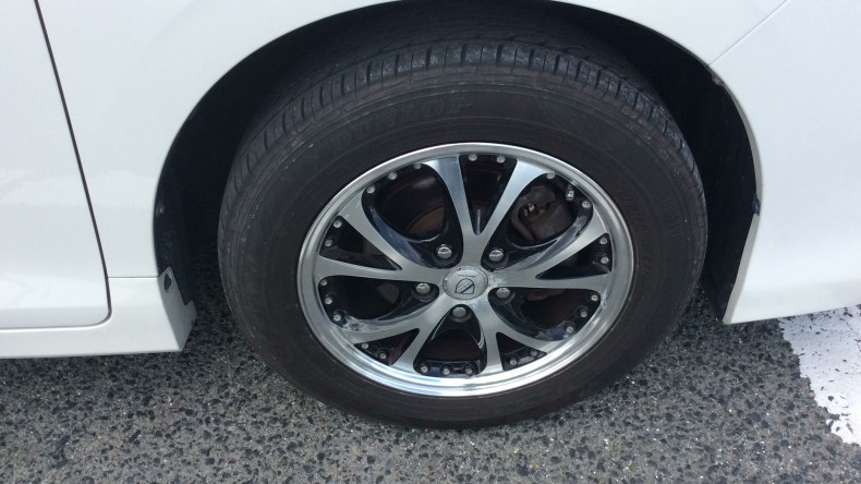 タイヤホイール前