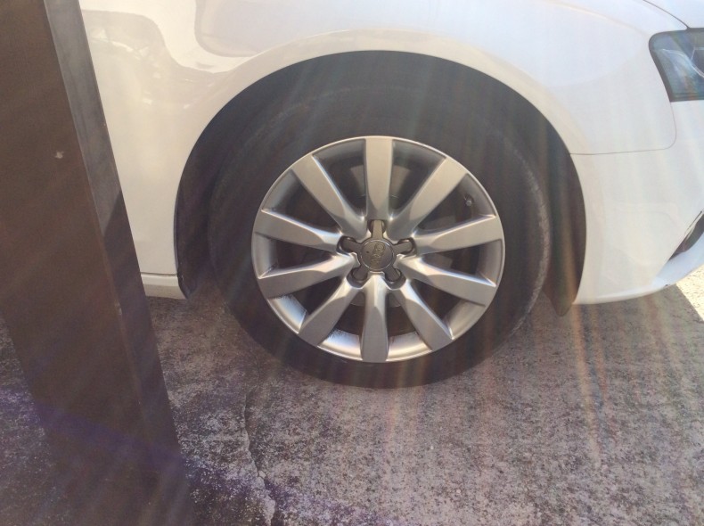 タイヤホイール前