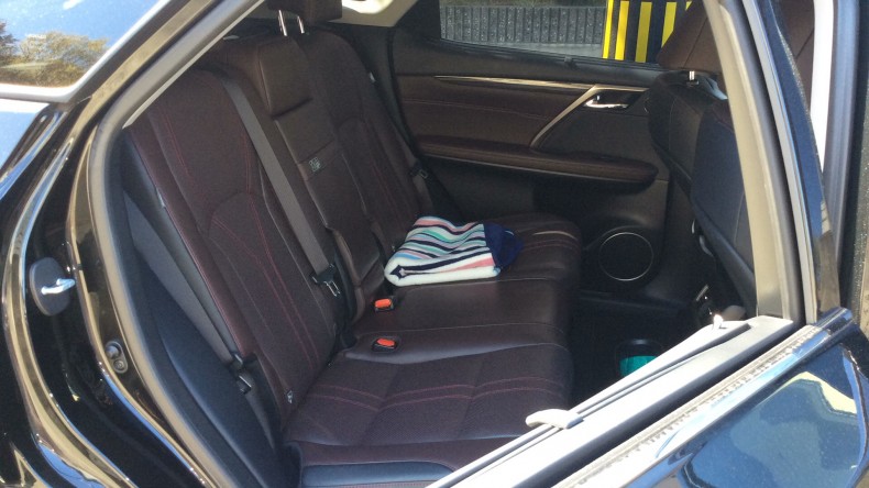 内装後方シート