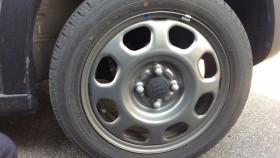 タイヤホイール前