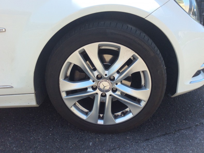 タイヤホイール前