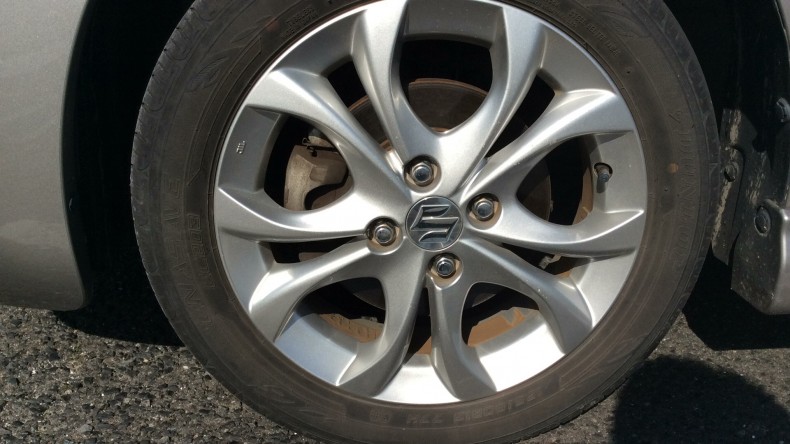 タイヤホイール前