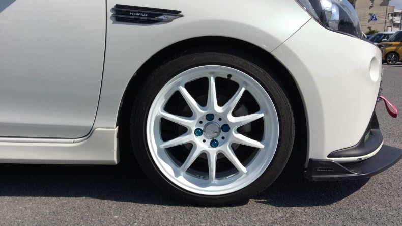 タイヤホイール前