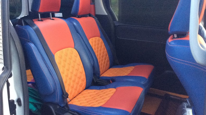 内装後方シート