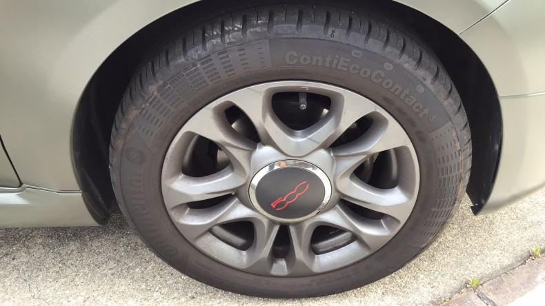 タイヤホイール前