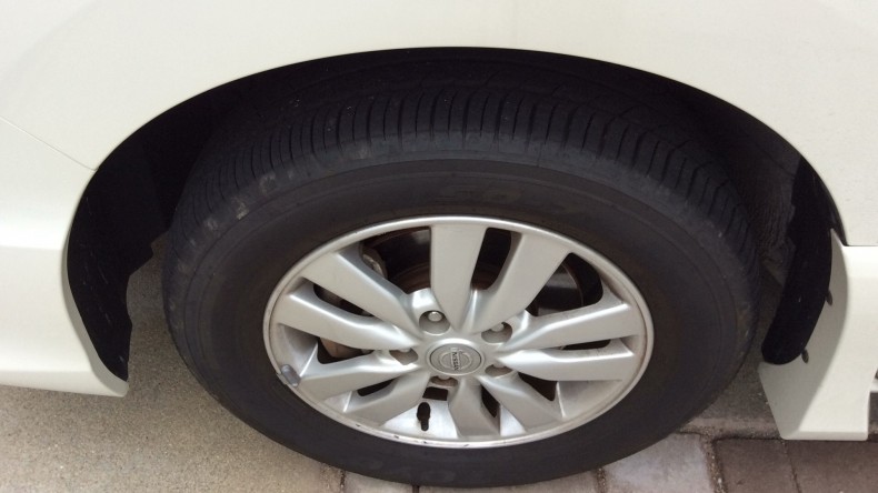 タイヤホイール前