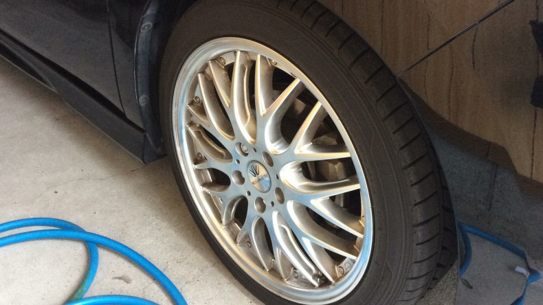 タイヤホイール前