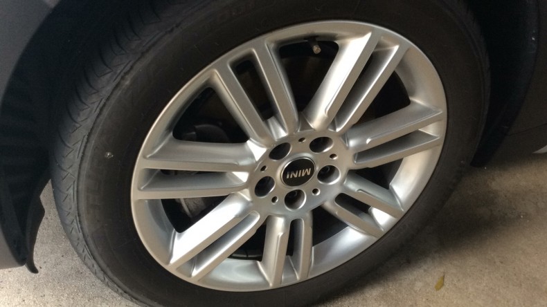 タイヤホイール前