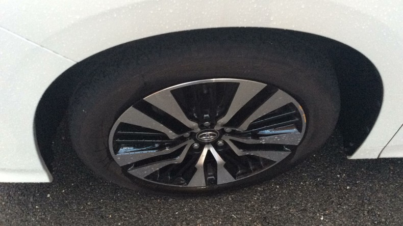 タイヤホイール前