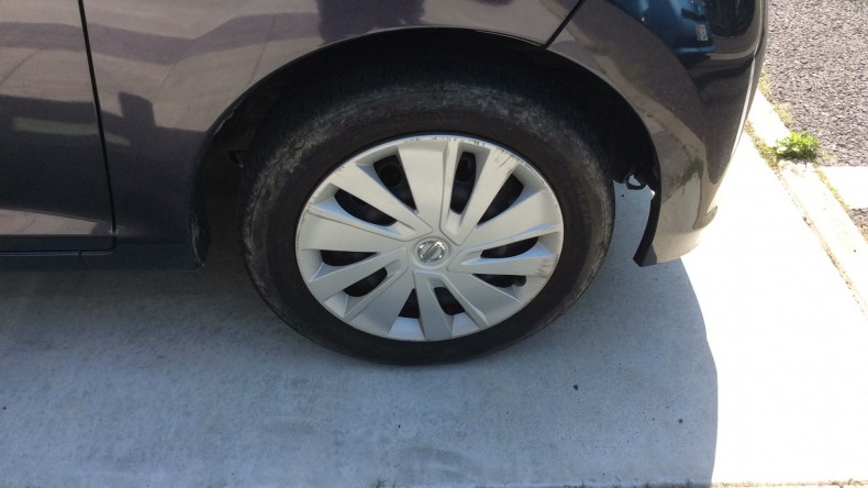 タイヤホイール前