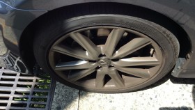 タイヤホイール前