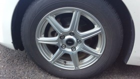 タイヤホイール前