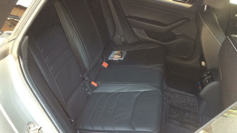 内装後方シート