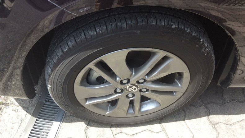 タイヤホイール前