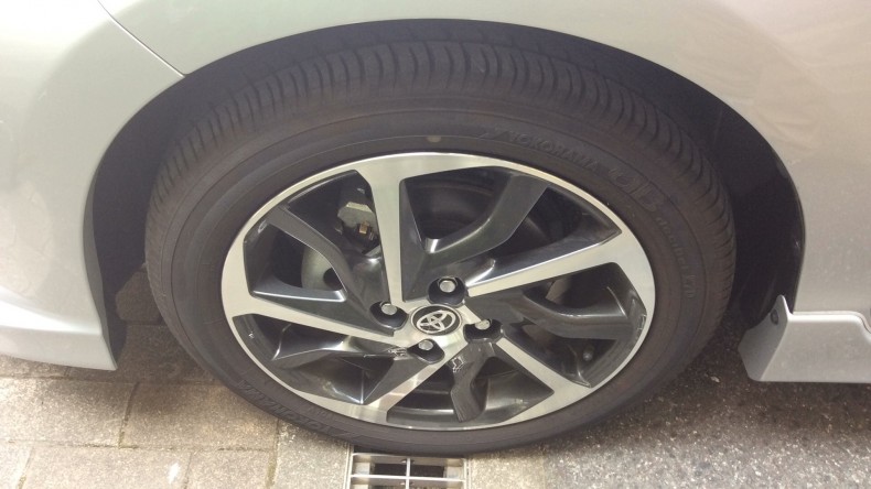 タイヤホイール前