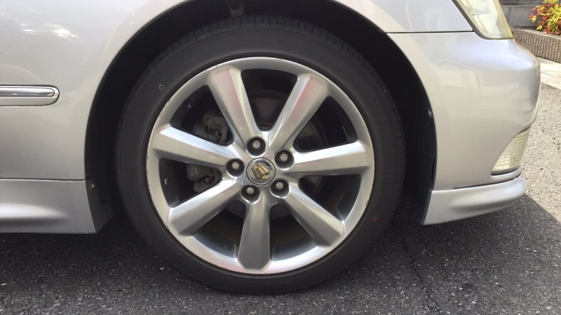 タイヤホイール前