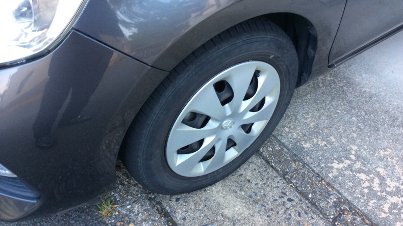 タイヤホイール前