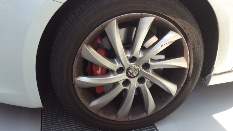 タイヤホイール前