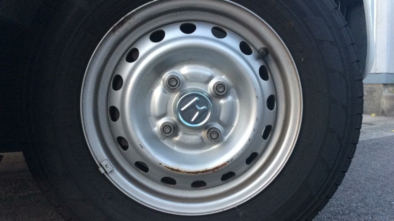 タイヤホイール前