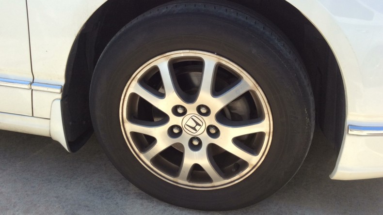 タイヤホイール前