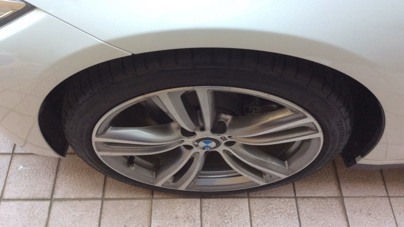 タイヤホイール前