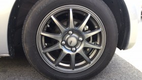 タイヤホイール前