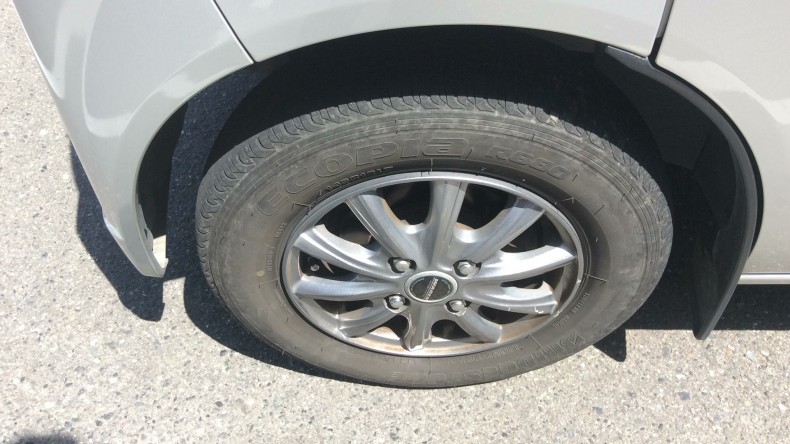 タイヤホイール前