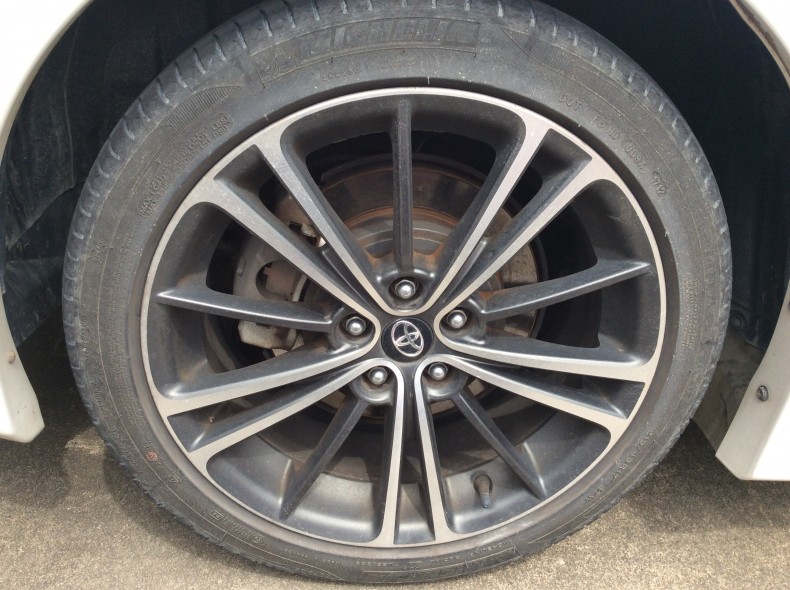 タイヤホイール前