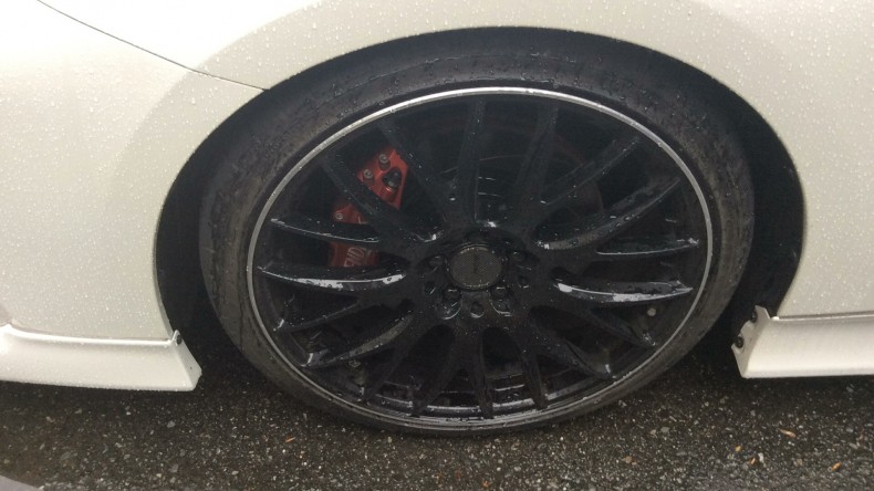 タイヤホイール前