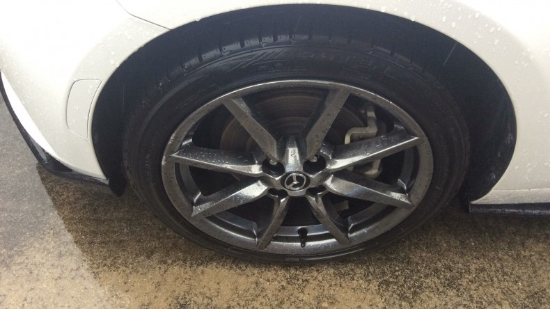 タイヤホイール前