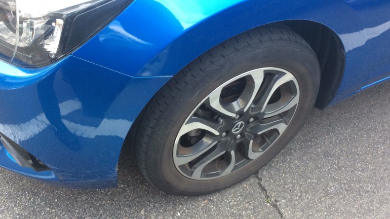 タイヤホイール前