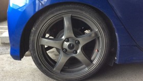 タイヤホイール前