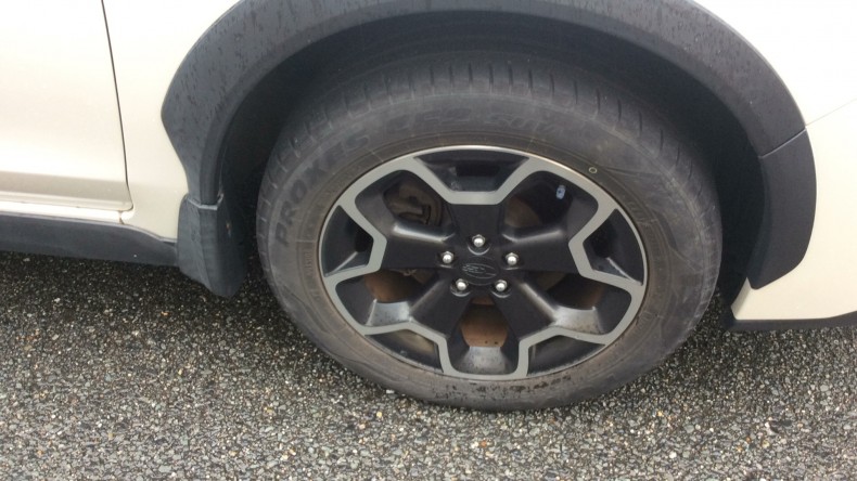 タイヤホイール前