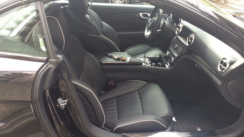 内装後方シート