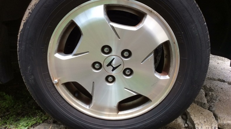 タイヤホイール前