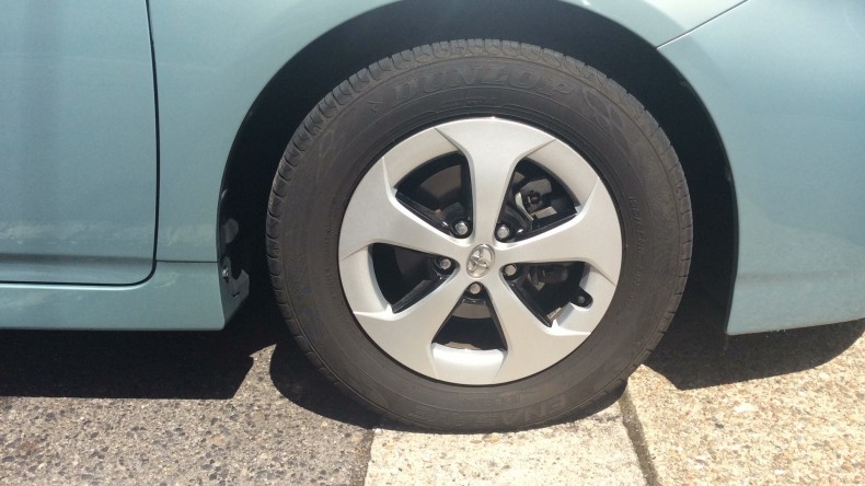 タイヤホイール前