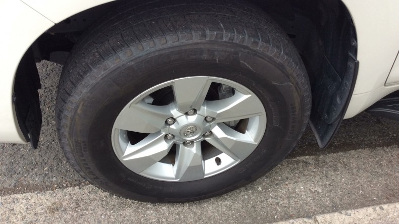 タイヤホイール前