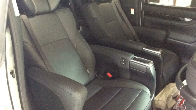 内装後方シート