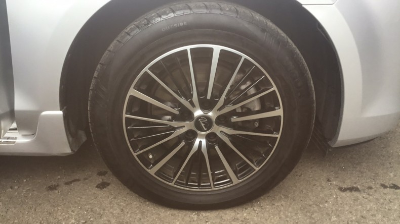 タイヤホイール前