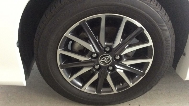 タイヤホイール前