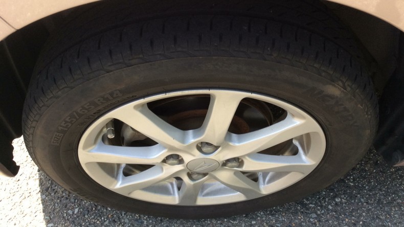 タイヤホイール前