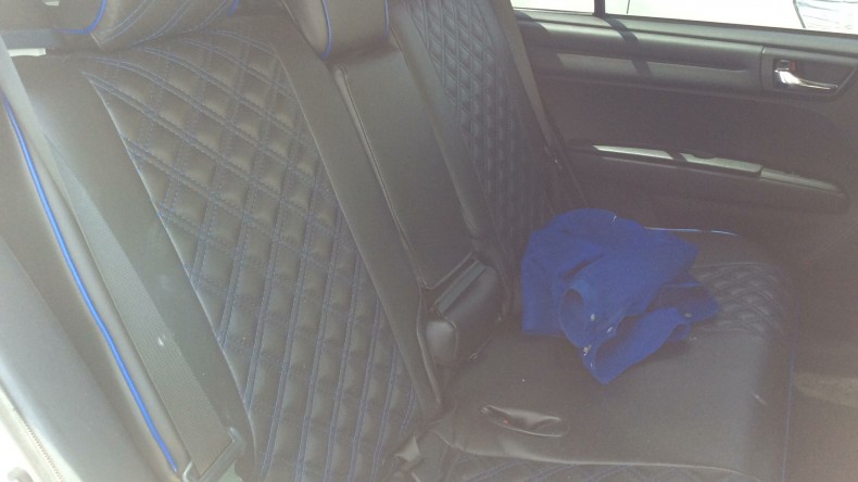 内装後方シート