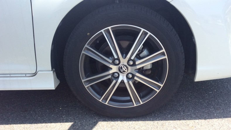 タイヤホイール前