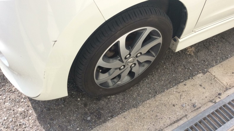 タイヤホイール前