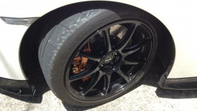 タイヤホイール前